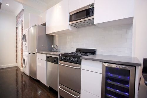 Foto del edificio - 105 E 3rd St