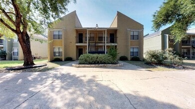 Building Photo - 305 Manuel Dr