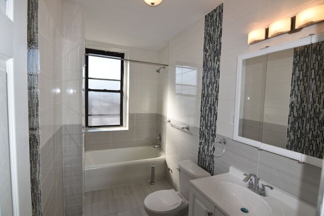 Foto del edificio - 2121 82nd St