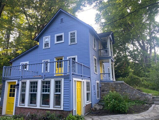 Foto del edificio - 99 Ramapoo Rd