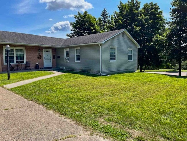 Spacious 3-Bedroom Apartment Near UVM with Private Entrance & Parking - Spacious 3-Bedroom Apartment Near UVM with Private Entrance & Parking