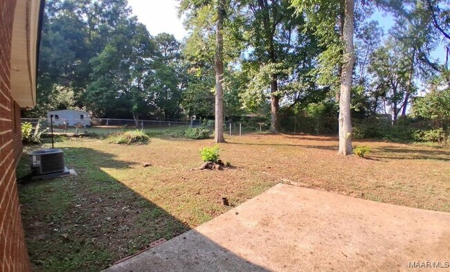 Foto del edificio - 3733 Royal Crest Dr