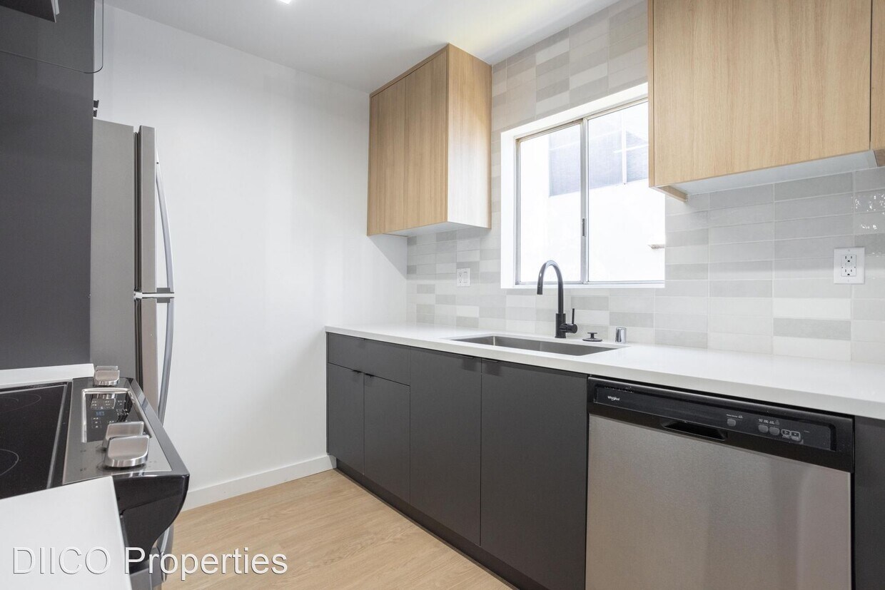 Primary Photo - 1 br, 1 bath Apartment - Larrabee Square A...
