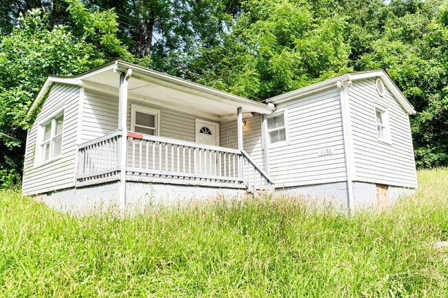 Photo - 1136 Valley Dr SW House