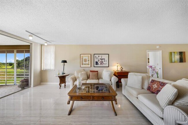 Foto del edificio - 800 Cypress Grove Dr