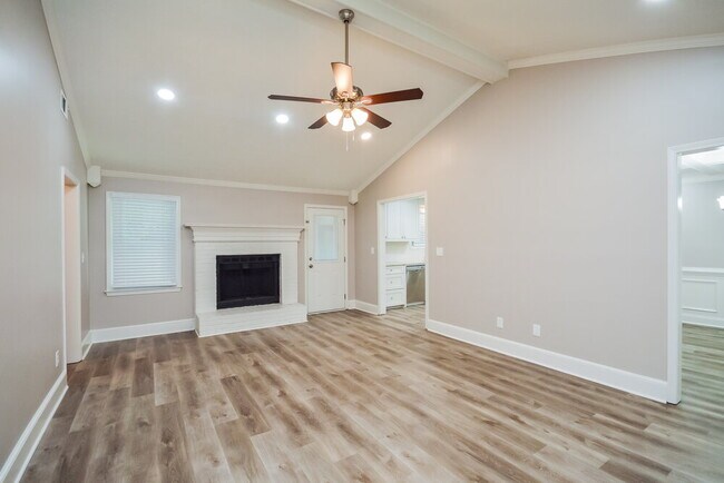 Foto del edificio - 1407 Hillside Pl SE