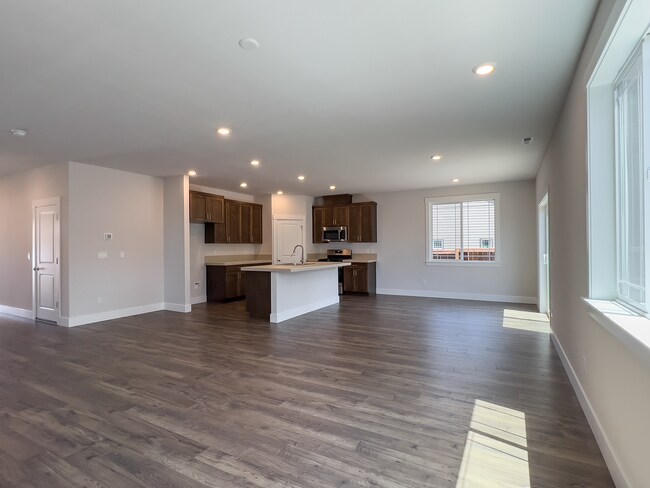 Building Photo - 4 bedroom 2.5 bath House in SW Beaverton! ...