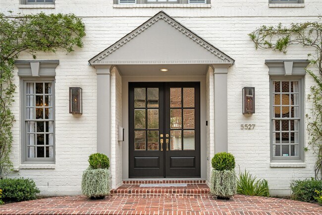 Foto del edificio - 5527 Briar Dr