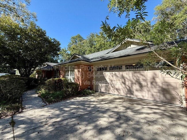 Building Photo - 2217 Hammock Oaks Dr N