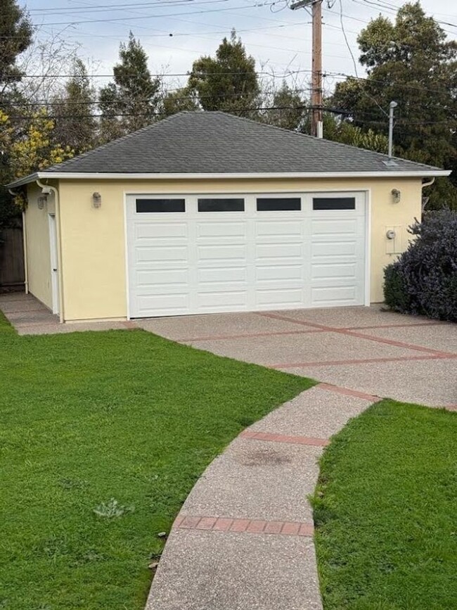 Building Photo - Charming 2-Bedroom Home for Rent in San Mateo