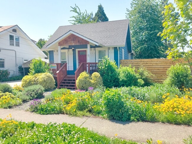 Building Photo - Foster-Powell Charming Bungalow with Bonus Finished Attic Space