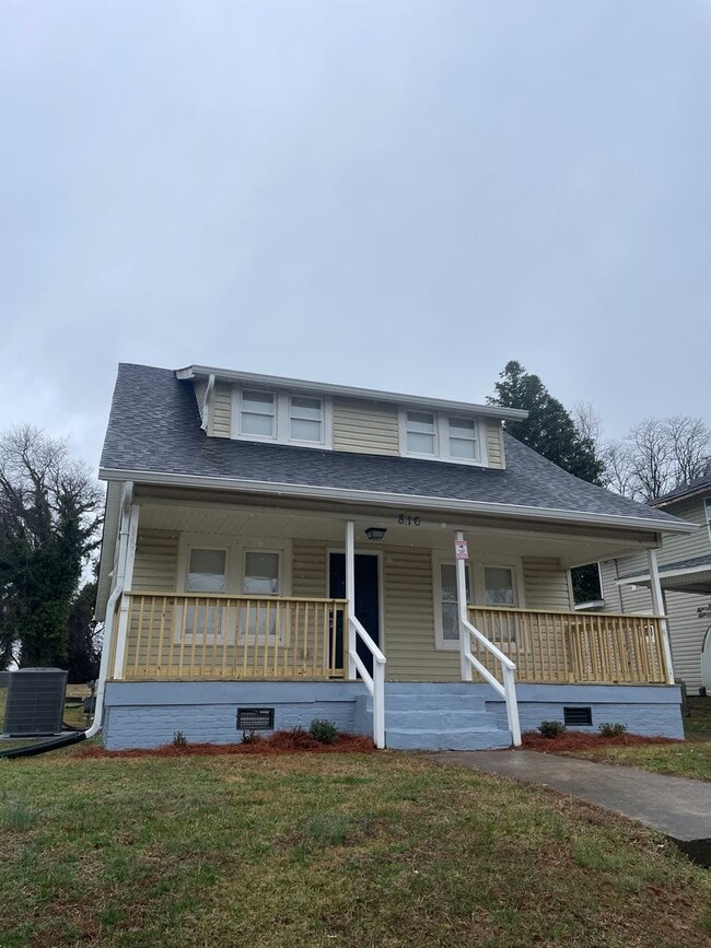 Photo - 816 Efird St House