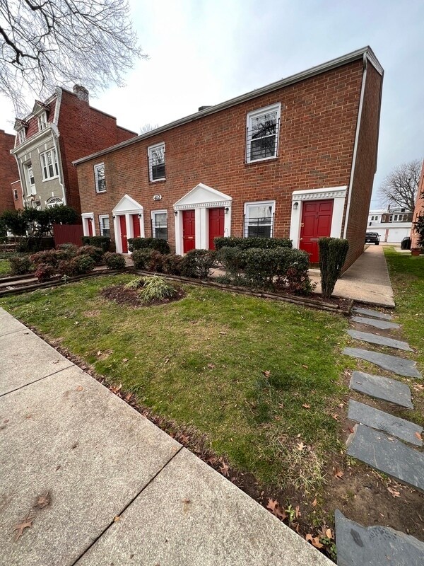 Primary Photo - 412 N Sheppard St
