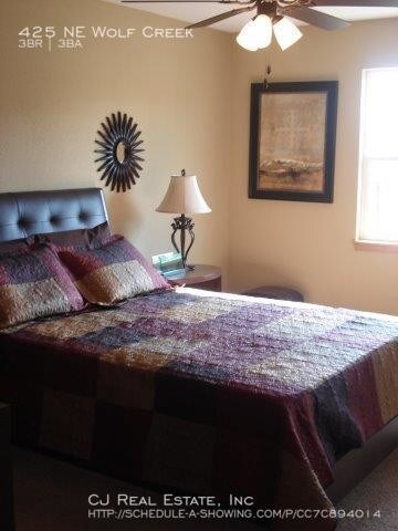 Foto del edificio - 425 NE Wolf Creek Dr