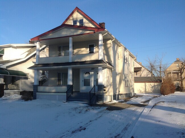 Foto del edificio - 4027 E 52nd St