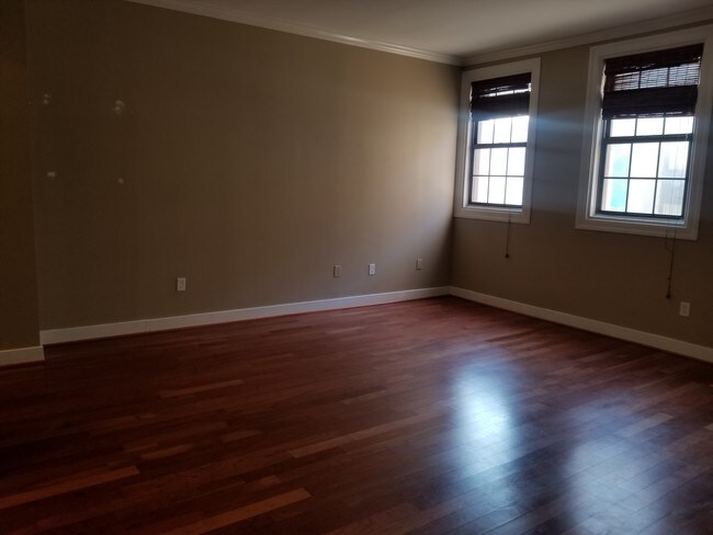 Foto del edificio - 1 E Chase St