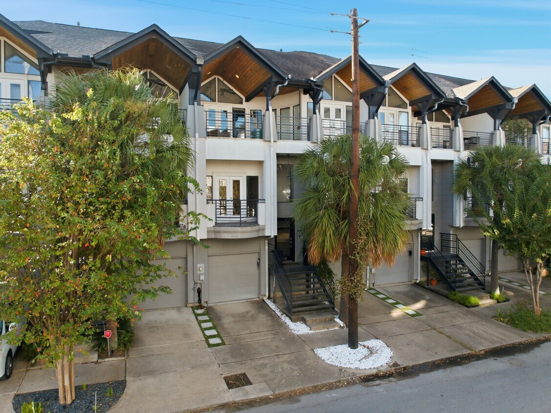 Foto principal - 1628 Van Buren St