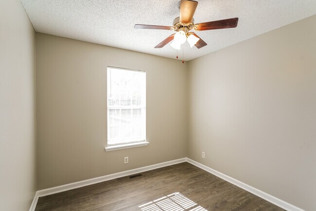 Building Photo - 4041 New Grange Cir