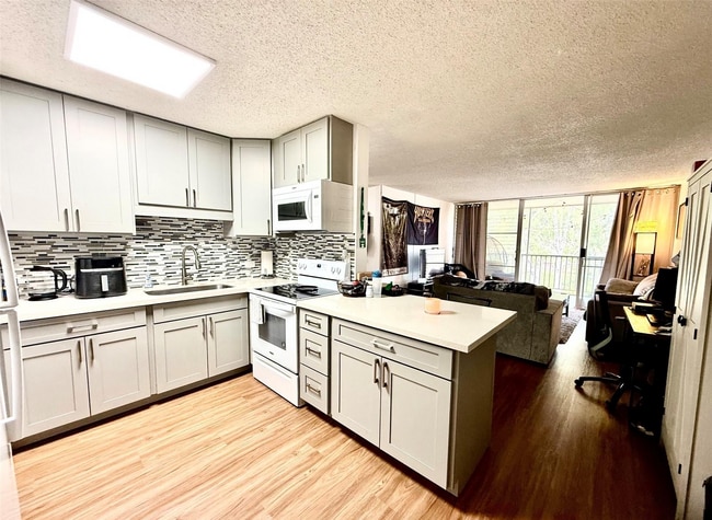 Building Photo - 95-2031-2031 Waikalani Dr