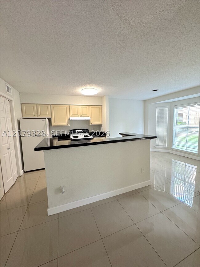 Foto del edificio - 777 Riverside Dr