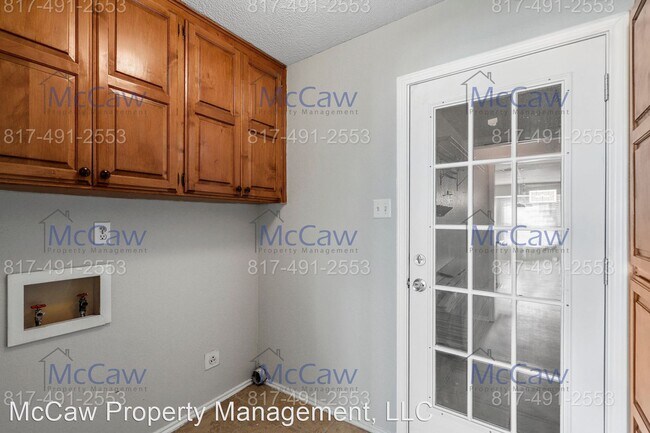 Building Photo - 3 br, 2 bath House - 1004 Lakeview Dr.,