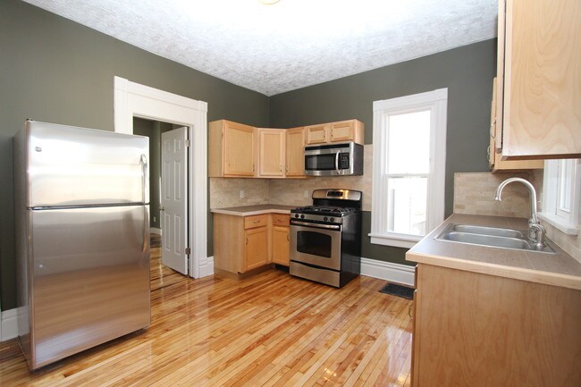 Building Photo - 533 Norwood Ave SE