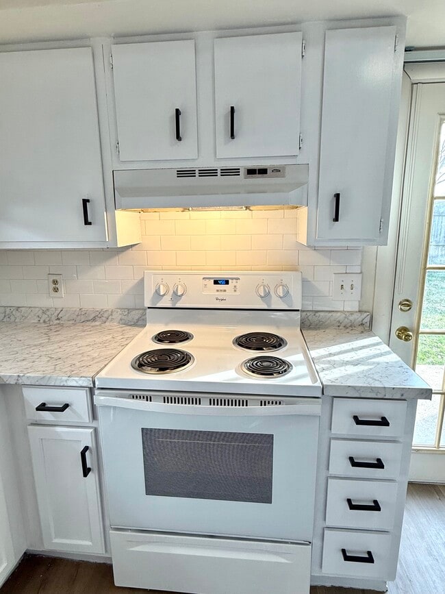 Building Photo - 1219 Cora Ln