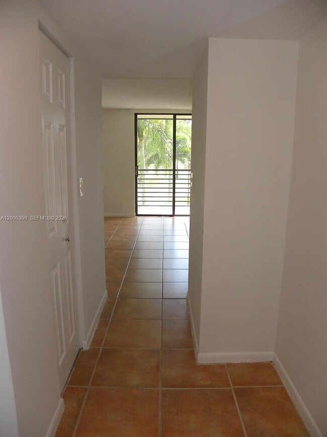 Foto del edificio - 8050 W McNab Rd