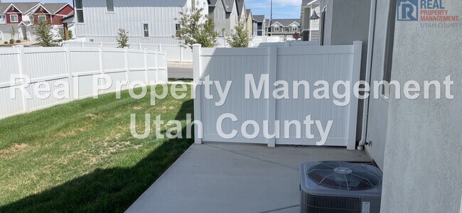 Building Photo - New Lower Price! Pet Friendly Townhouse