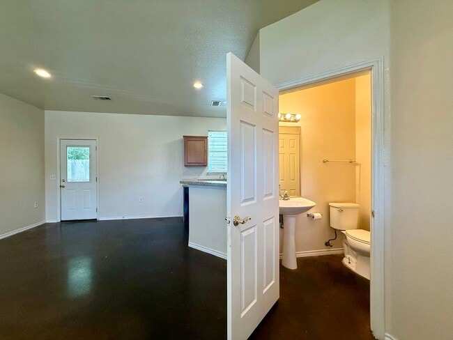 Building Photo - Meador-6912