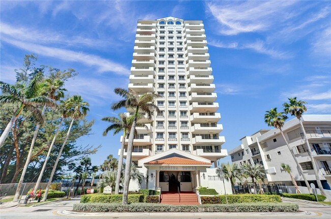 Foto del edificio - 6422 Collins Ave