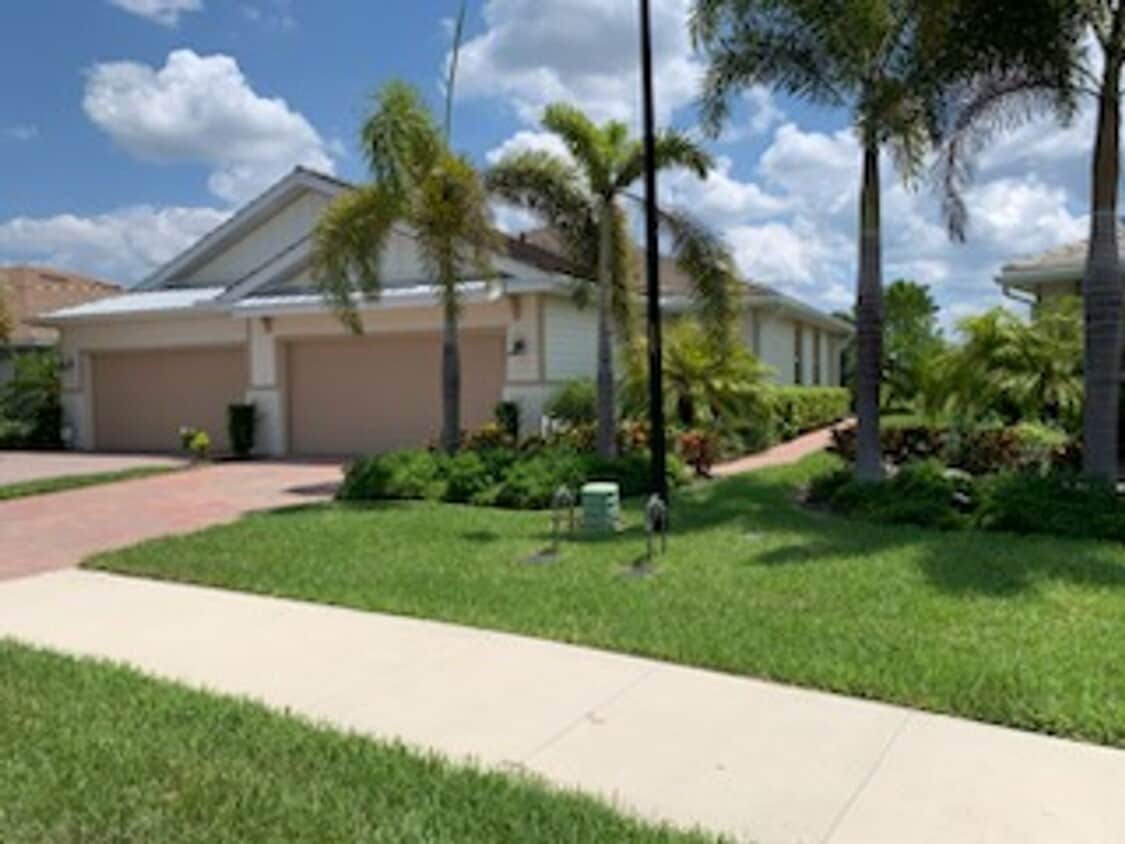 Primary Photo - ** NAPLES RESERVE VILLA 2 BEDROOM PLUS A D...