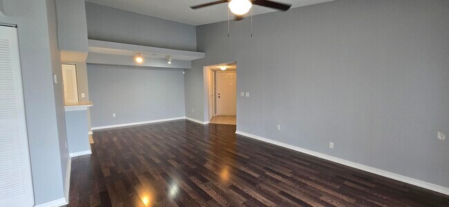 Building Photo - 1300 Crestwood Ct S