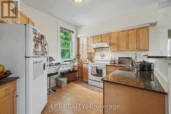 Building Photo - 475 MacLaren St
