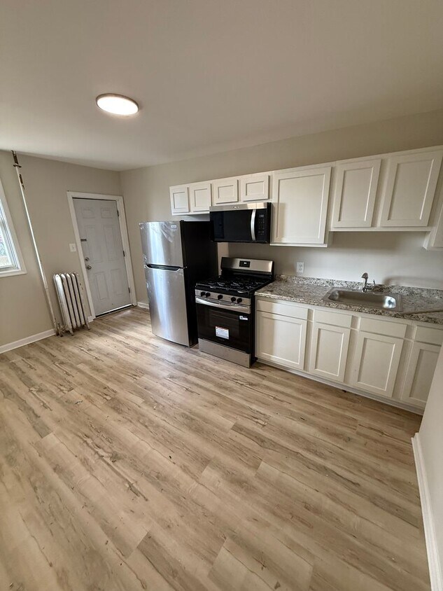 Foto principal - 1 Bedroom Apartment Available Today in Baltimore County!