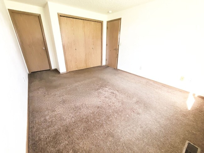 Building Photo - 3 bed 2 bath Single-Level townhome *Afford...