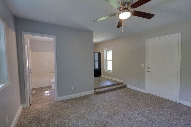 Building Photo - 2 Bedroom 1 Bath House in Davenport