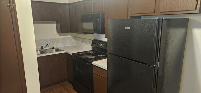 Foto del edificio - 632 Whitham Ave