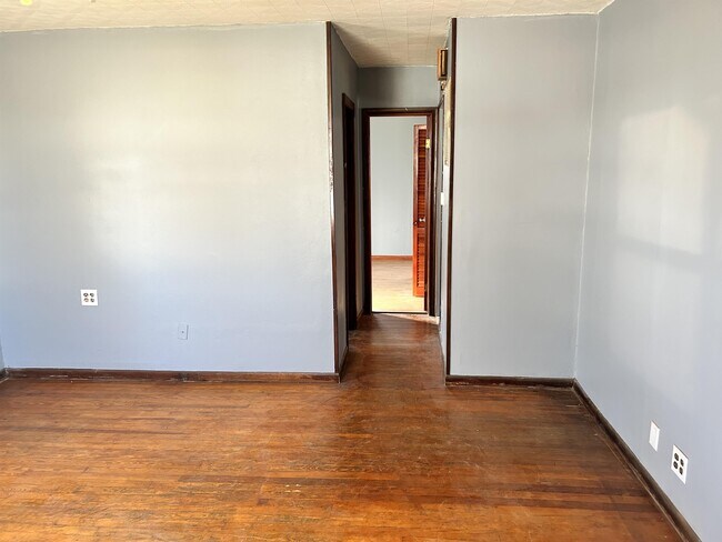 Building Photo - 1221 S Calumet St