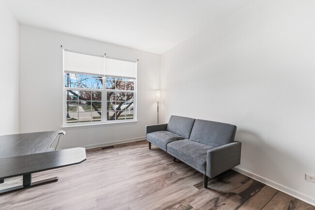 Foto del edificio - 1455 Reserve Ln