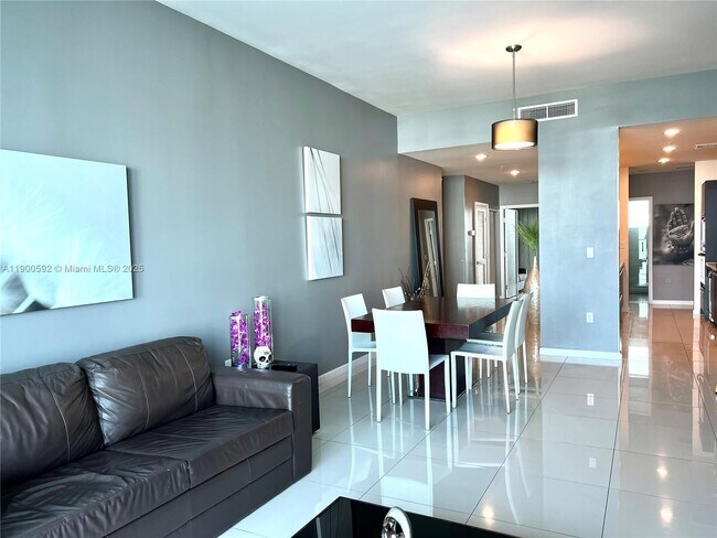 Foto del edificio - 7928 East Dr