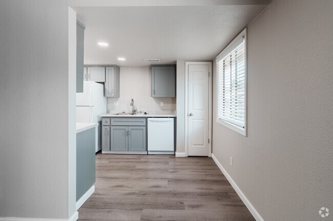 2 habitaciones, 1 baño - 850 pies cuadrados - Comedor - Dry Creek Apartments