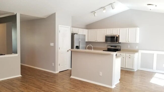 Building Photo - 6120 Crayford Dr