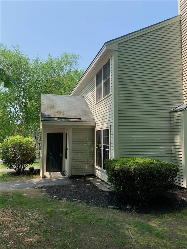 Building Photo - 65 Woodland Green