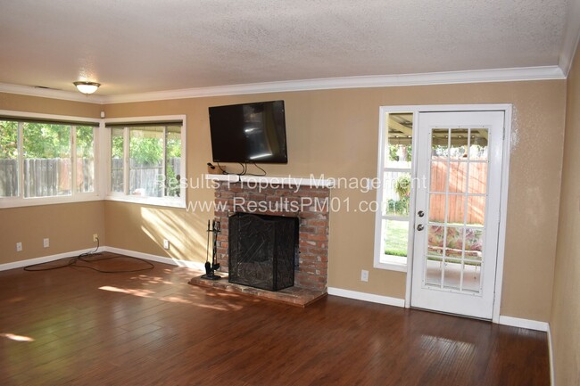 Foto del edificio - Adorable 4 bedroom in Citrus Heights! Comi...