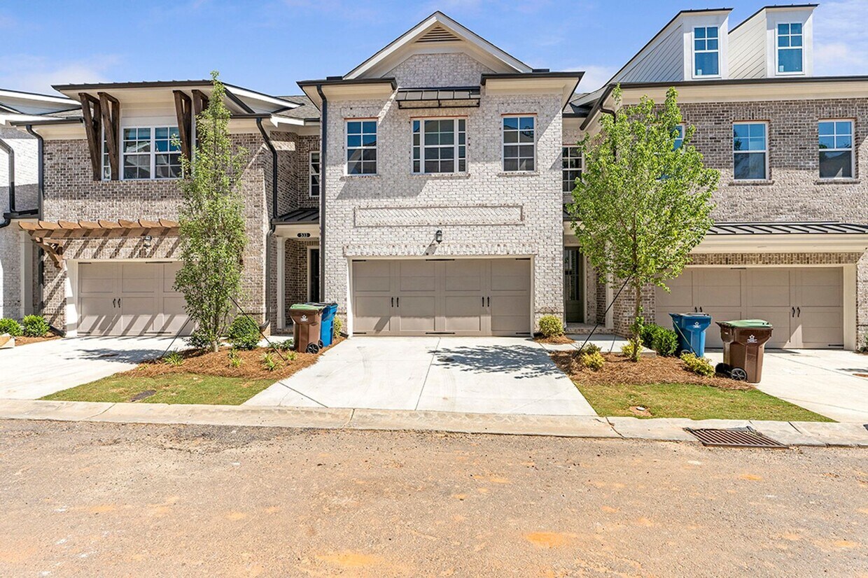 Primary Photo - Downtown Alpharetta Luxury Townhome