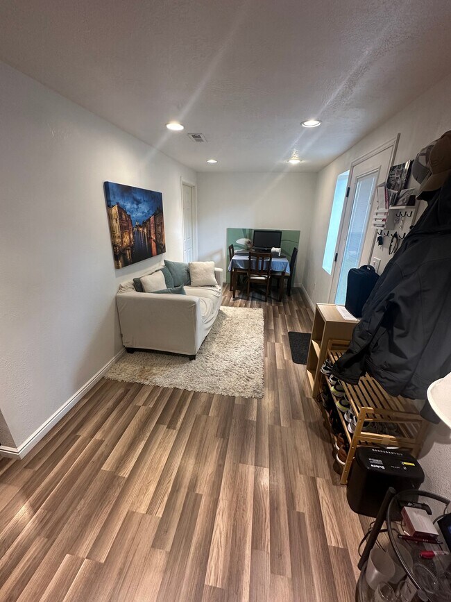 Foto del edificio - 4101 Juniper Hills Dr