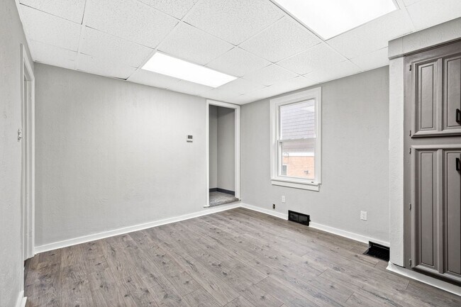 Building Photo - Stunning 3 bedroom home in Carrick available May 15!