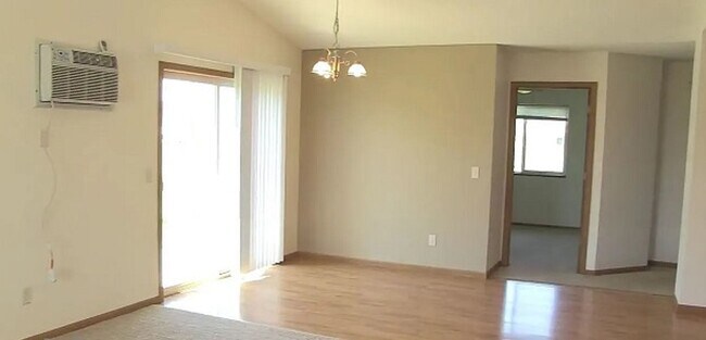 Foto del edificio - Lake Hallie Duplex