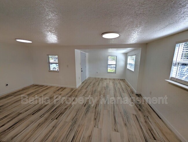 Foto del edificio - 8004 N Boulevard